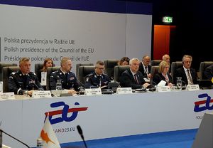 Uczestnicy posiedzenia Zarządu Europolu podczas debaty.
